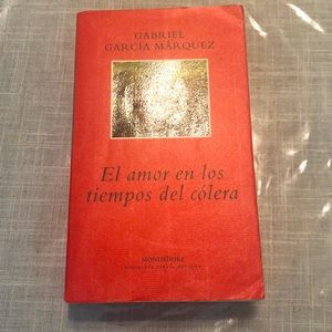 Preowned Gabriel Garcia Marquez Book.  El amor en los tiempos de colera